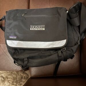 Patagonia half mass Black and Gray Messenger bag